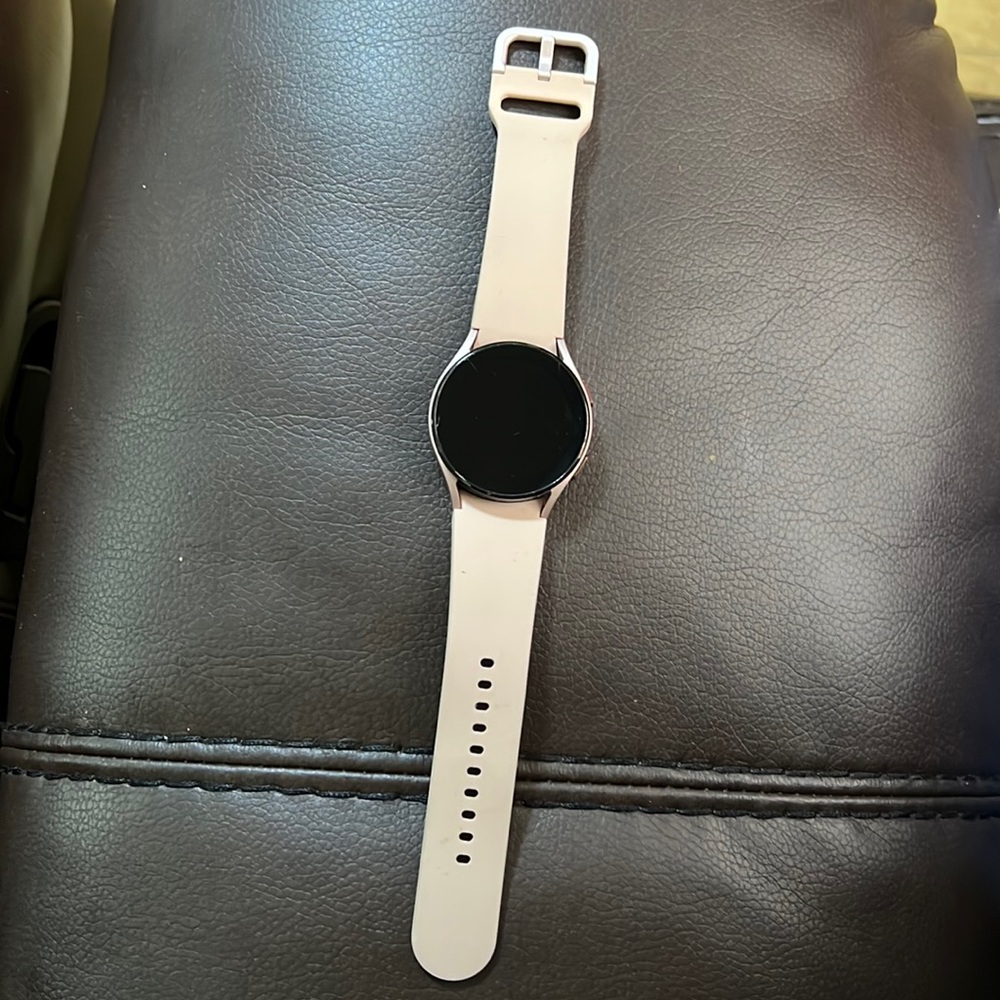 Galaxy Watch 4 40MM 16.0 GB Gold